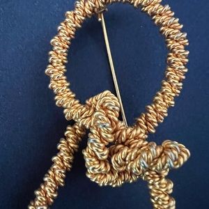 Gold Tone Knot Brooch